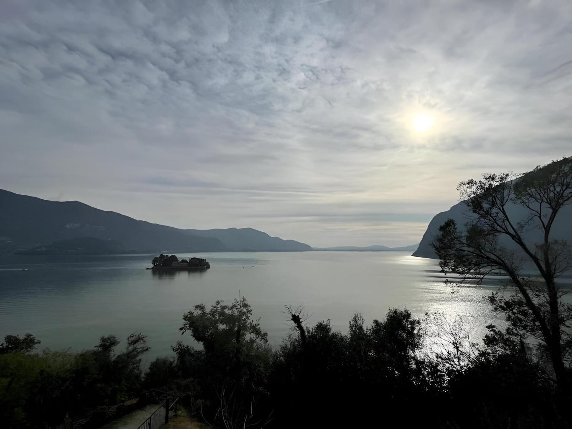 Casa Pg - Appartamento Vista Lago มอนเต อิโซลา ภายนอก รูปภาพ